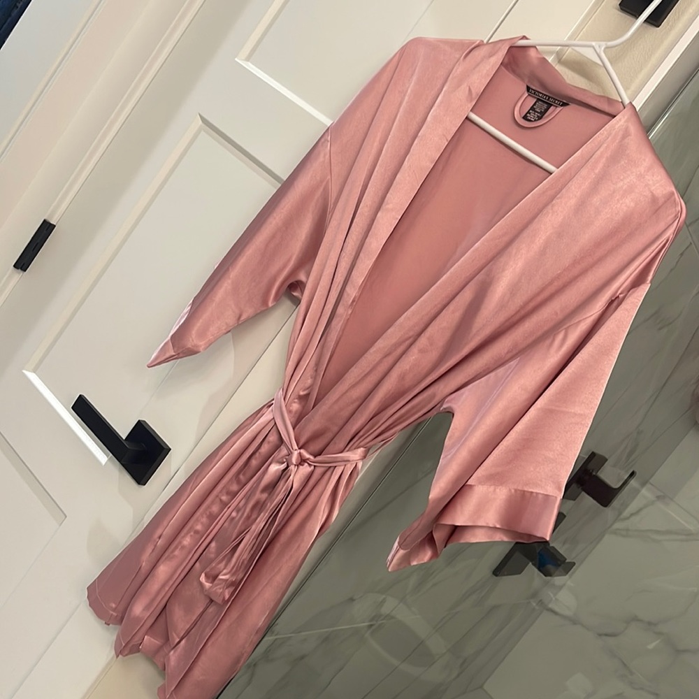Victoria’s Secret satin robe xs/s